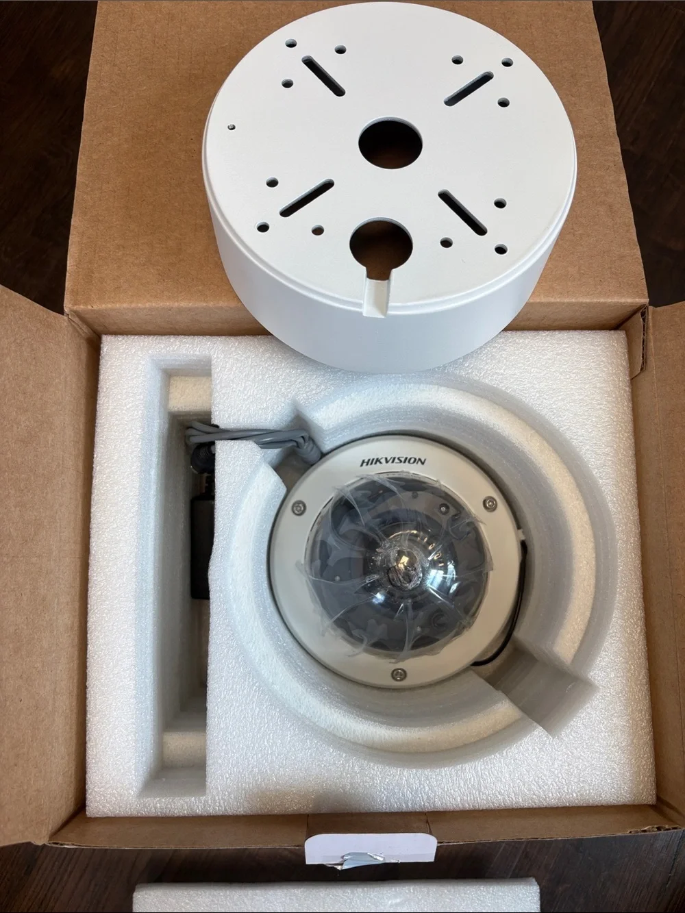NIB Hikvision Turbo indoor/outdoor HD Dome Camera - White
